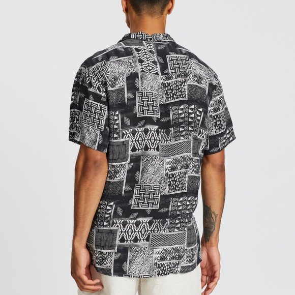 COTTON ON Tribal Squares Hawaiian Island Short Sleeve Shirt NWT - Picture 4 of 15